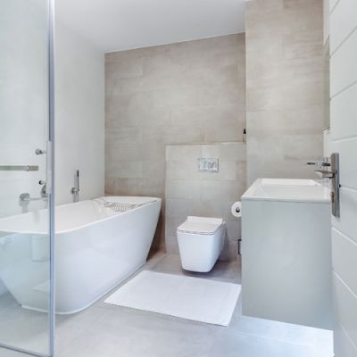 Baño completo blanco y beige